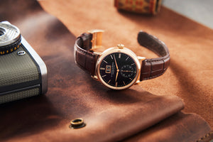 A. Lange & Söhne A. Lange & Sohne Saxonia Outsize Date 381.031 - wrist view