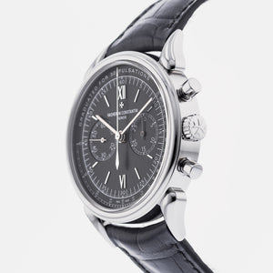 Vacheron Constantin Vacheron Constantin Historiques Cornes de Vache 1955 Limited Edition for HODINKEE 5000H/000A-B325 - three-quarter view